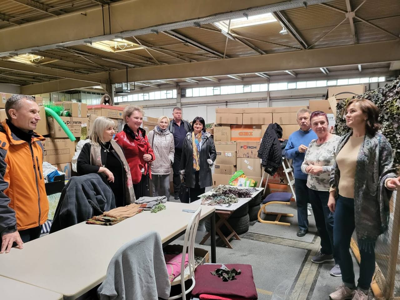 Тонны грузов. Как община в Карлсруэ организовала масштабную помощь украинцам