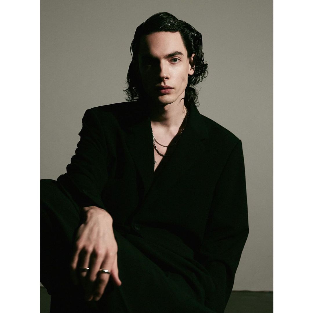 З показів Prada в Мілані на передову: манекенник з Броварів став військовим медиком