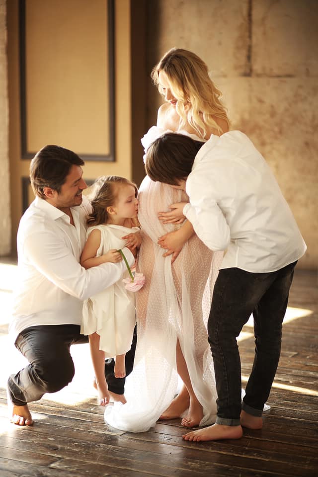 Сергей Притула откровенно рассказал, как переживает разлуку с женой и детьми уже 11 месяцев