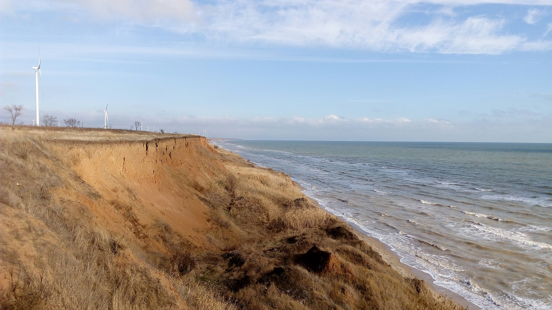 "Гради" замість пляжів. Як пережили літо в окупації курорти Азовського моря