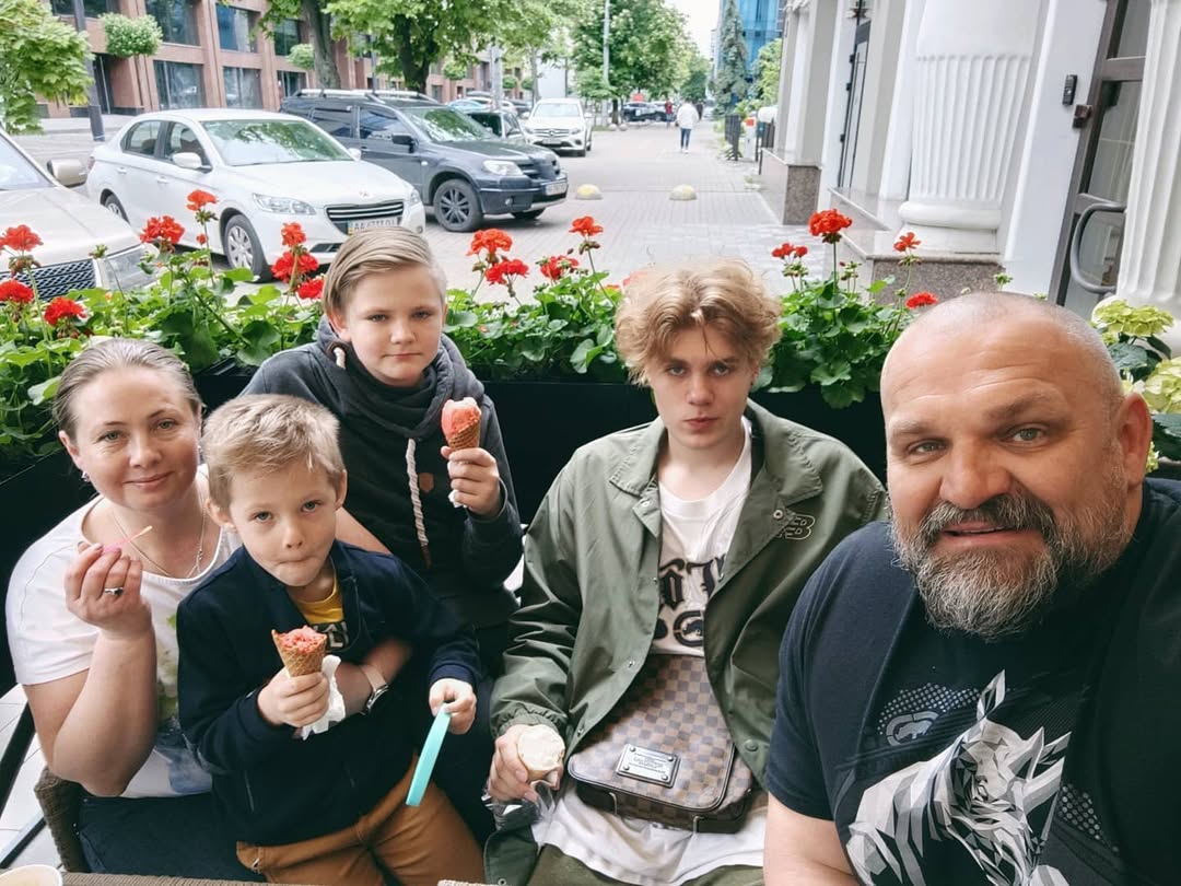 Всі жінки Василя Вірастюка. Що відомо про особисте життя стронгмена