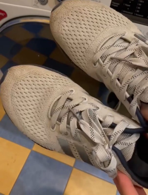 Как стирать кроссовки в стиральной машине, чтобы они не портились: инструкция