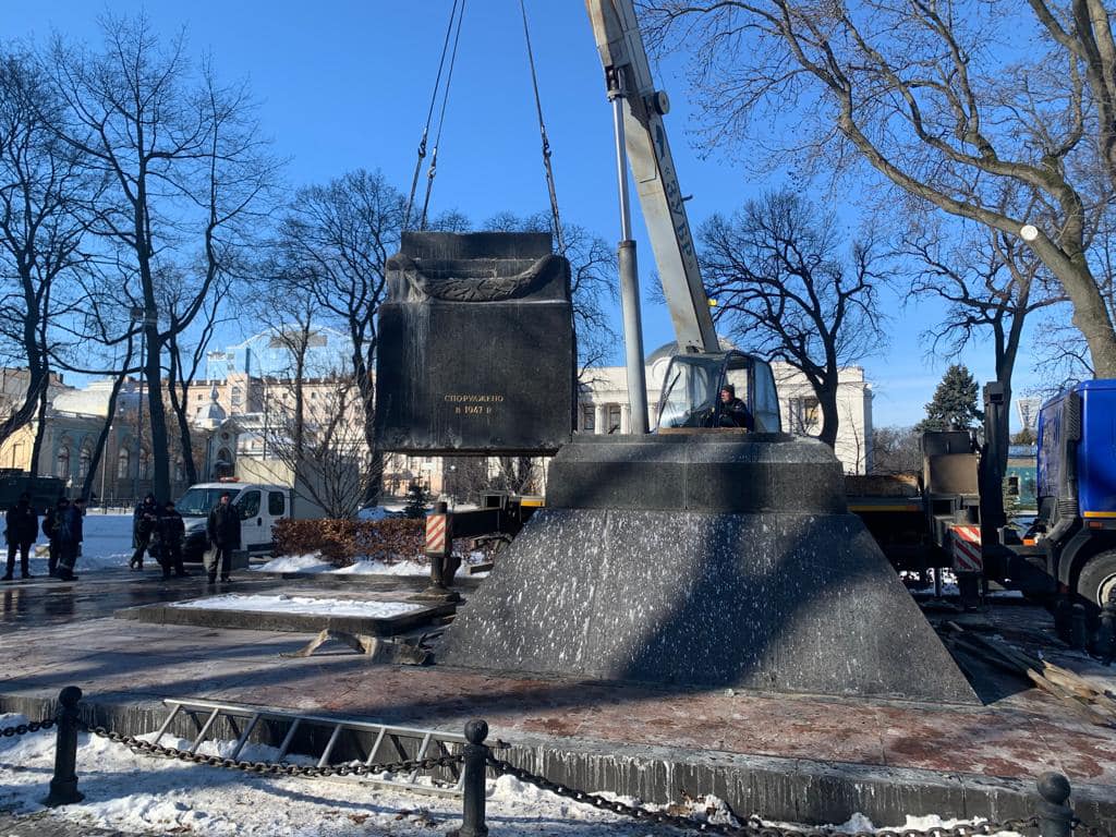 У Києві хочуть перепоховати тіло Ватутіна: що відомо