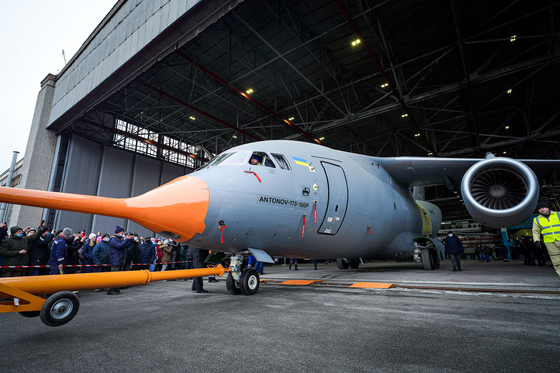 178 100. АН-178. АН-178 транспортный самолёт. АН-178 реактивный самолёт. Завод Антонов 2022.