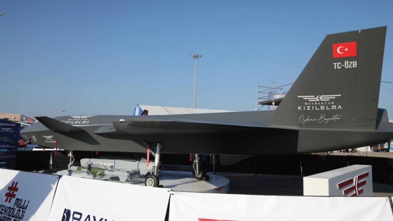 Новый реактивный Bayraktar с украинским двигателем вызвал фурор на выставке: как выглядит "будущее военной авиации"