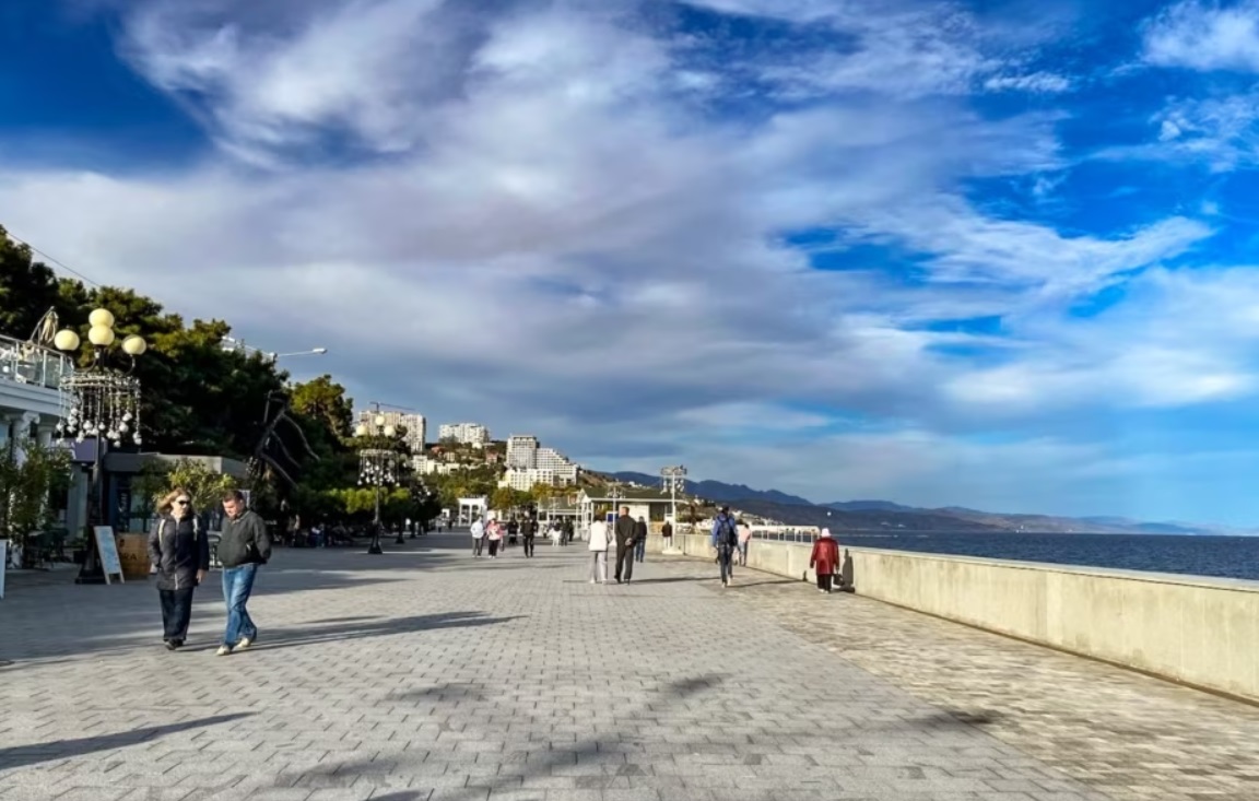 Смотрите, как выглядит бархатный сезон в оккупированной Алуште (фото)