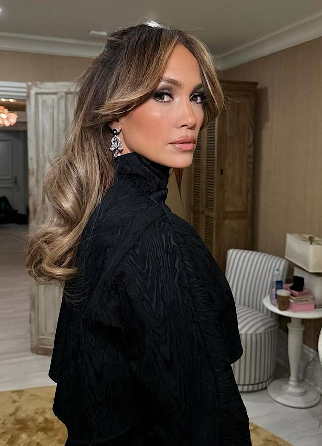 Дженнифер Лопес показала образ "Латиноамериканской Барби" (фото)