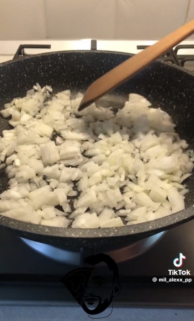 Жарить не нужно: как приготовить вкусные котлеты по-немецки (видео)