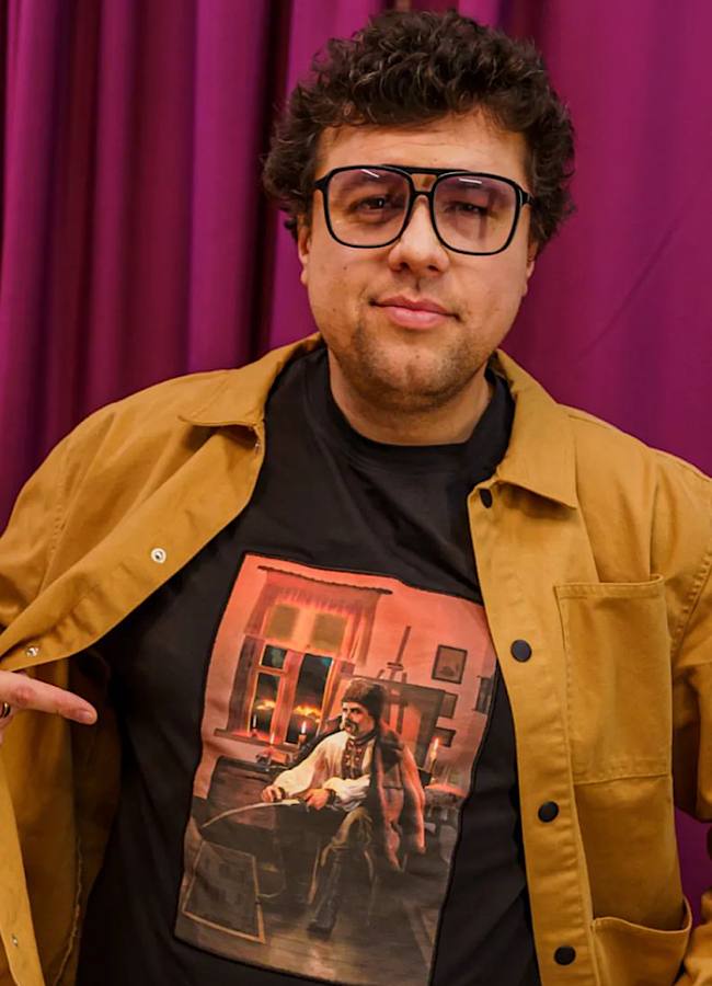 Носит семейные луки: Николас Карма узнал, сколько стоит образ харизматичного комика Вовы Шумко