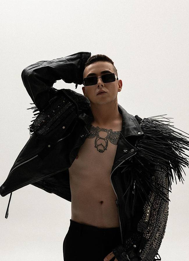 "Я люблю Масс-маркет": Николас Карма рассекретил стоимость лука эпатажного певца MELOVIN