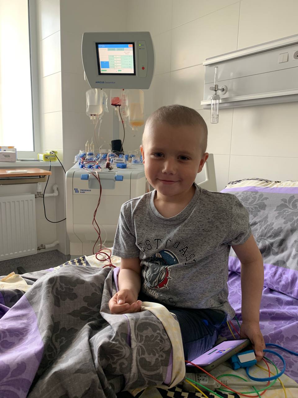 Львівські лікарі розкрили деталі першої унікальної операції: "маленький герой зовсім не боявся"