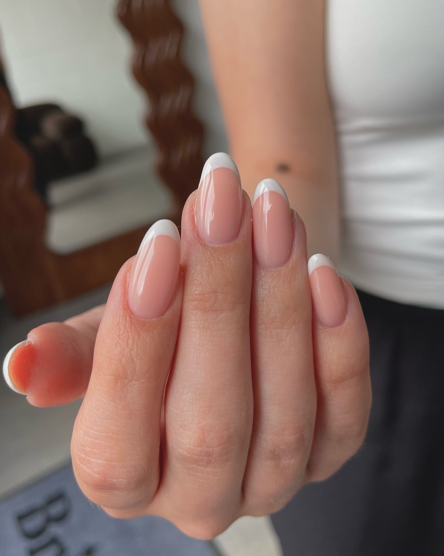 Свято на нігтях: 10 чудових ідей новорічного френч-манікюру