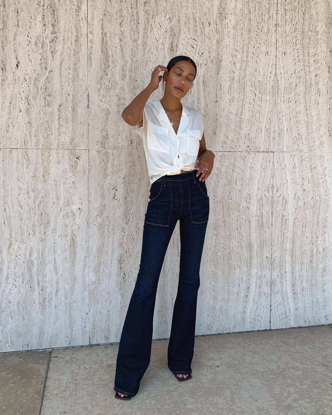 Как выглядит ретро-фасон джинсов, который вновь стал популярным среди модниц