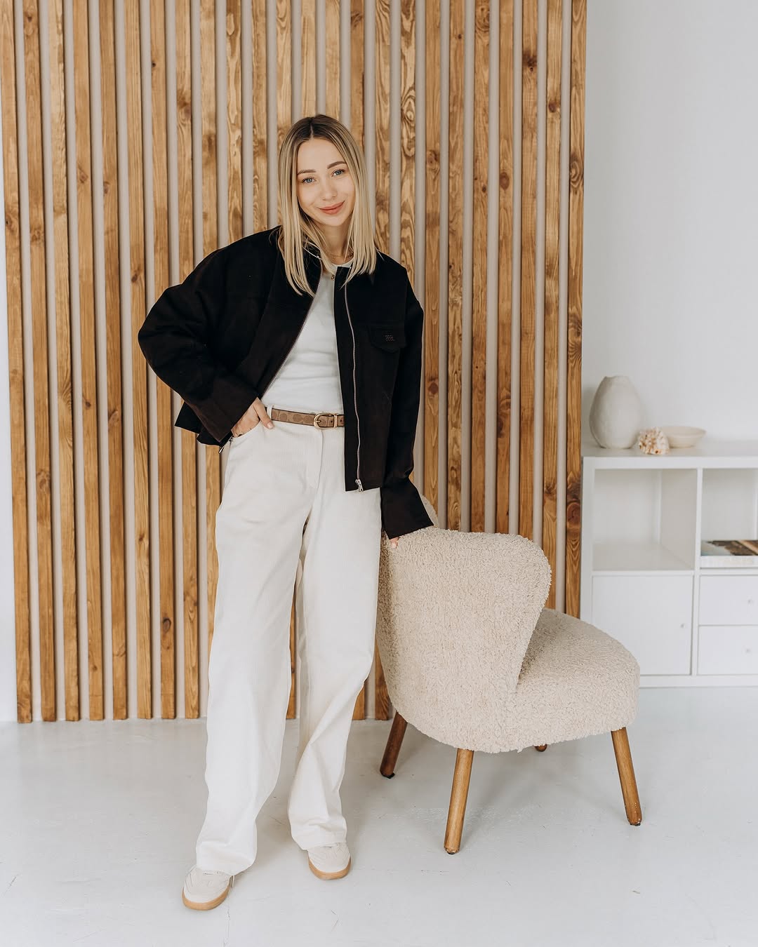 Білі джинси - актуальний тренд 2025 року: як їх носять українські знаменитості