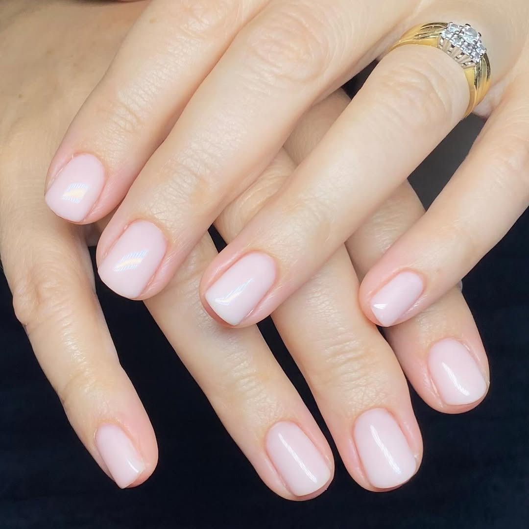 Маникюр на весну 2025: топ-5 самых модных дизайнов, которые покорят ваше сердце