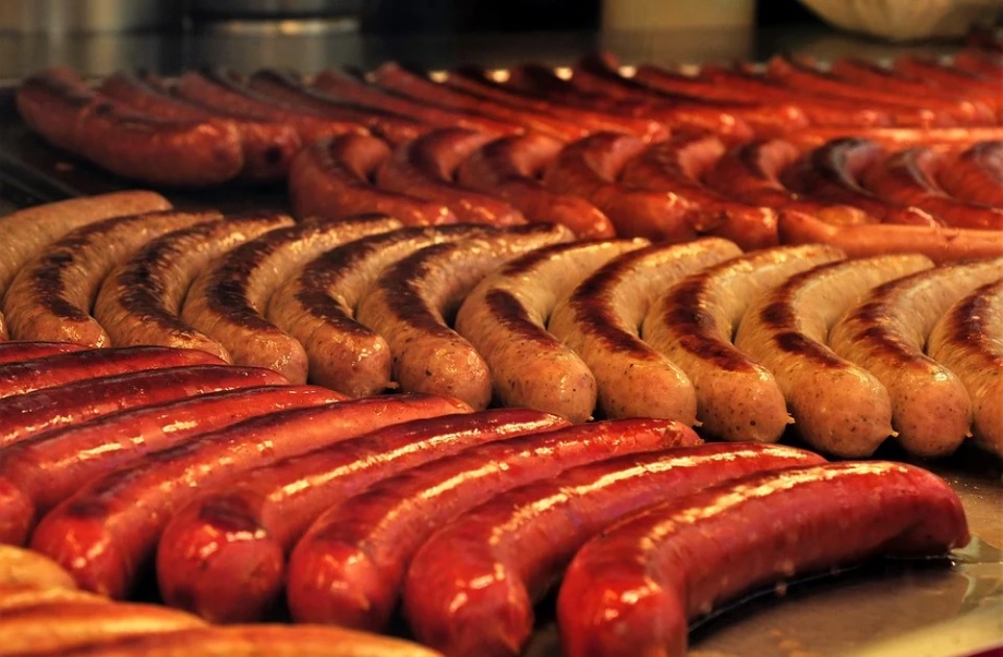 Мы готовим сосиски неправильно. Вот как нужно это делать