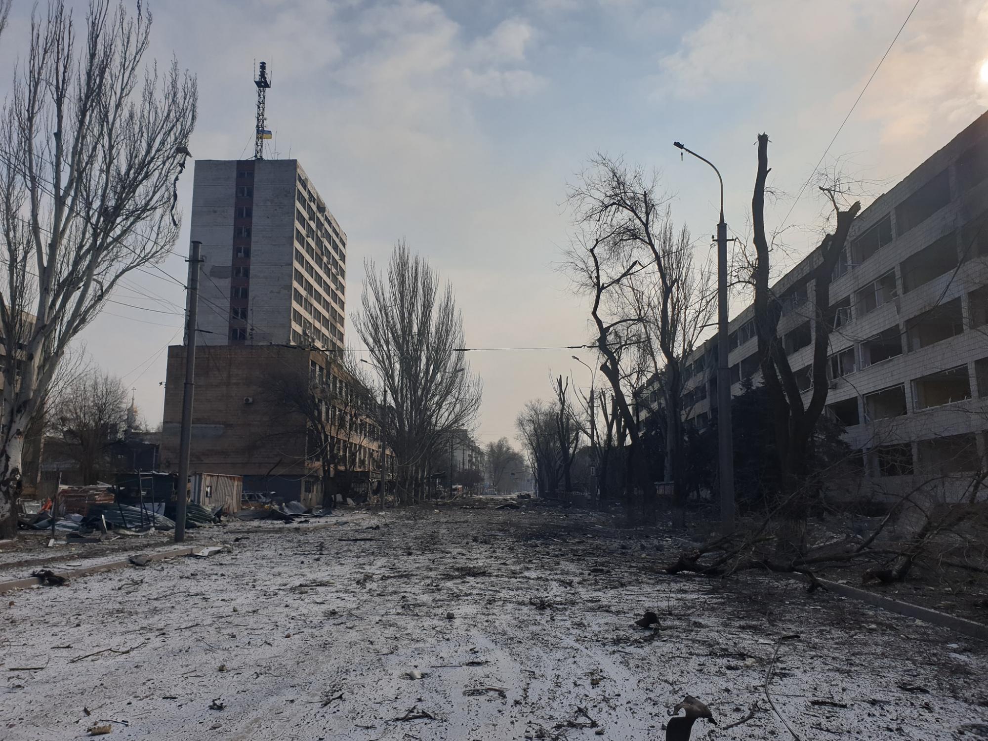 Мариуполь ютуб. Кадры разрушенного Мариуполя. Мариуполь города Украины. Мариуполь центр города разрушения. Мариуполь фото города 2022.