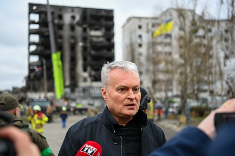 "Здесь проявилась темная сторона человечества". Президенты Польши и стран Балтии посетили Бородянку (ФОТО) 2