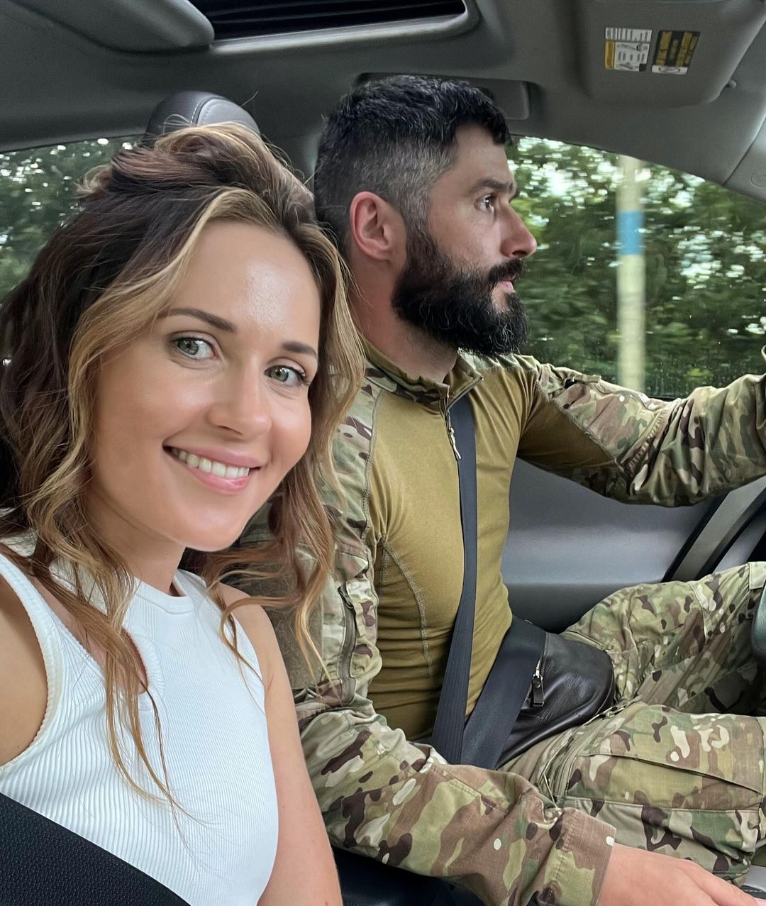 "Пара на мільйон": Денисенко розчулила обіймами з чоловіком-військовим