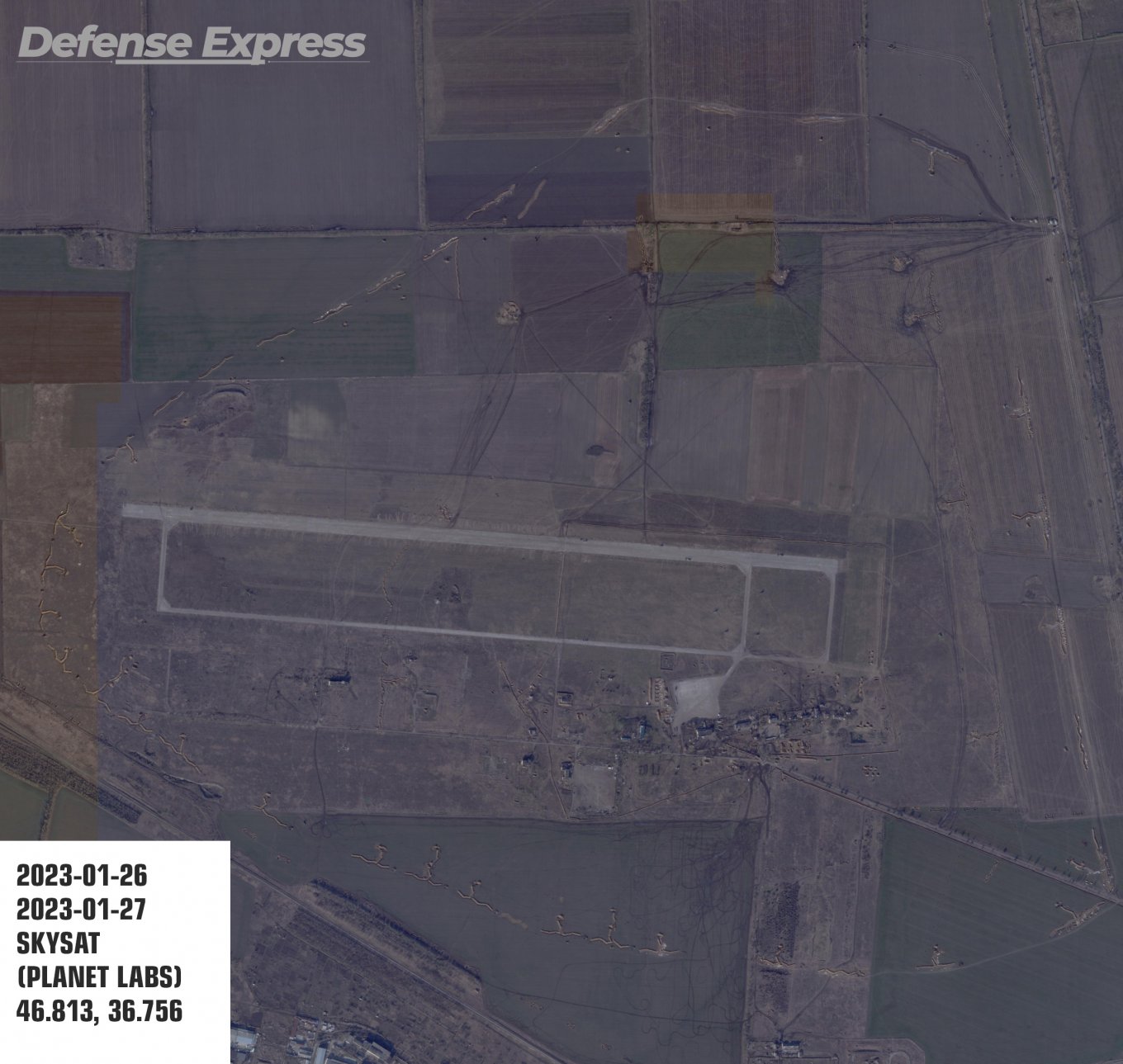 Россияне укрепляют оборону вокруг аэродрома в Бердянске: спутниковые снимки