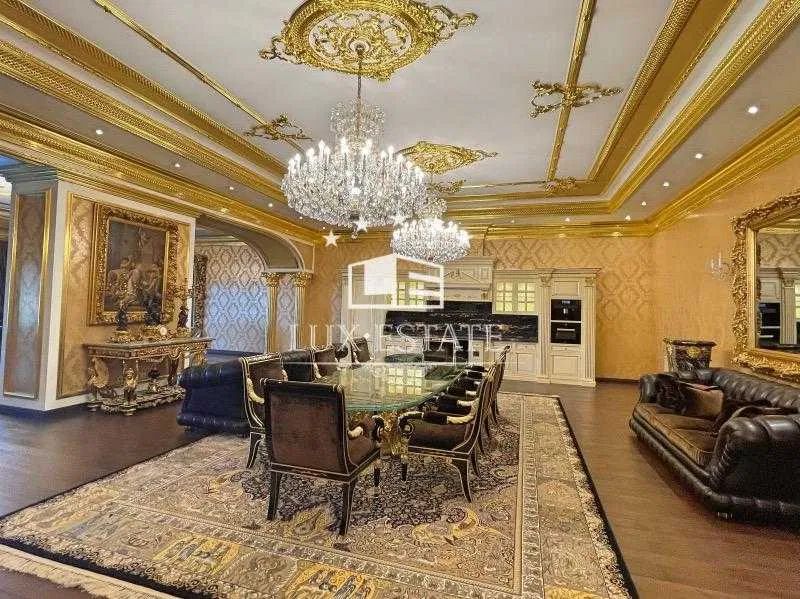 В Киеве продают квартиру "для любителей роскоши": сумма шокирует