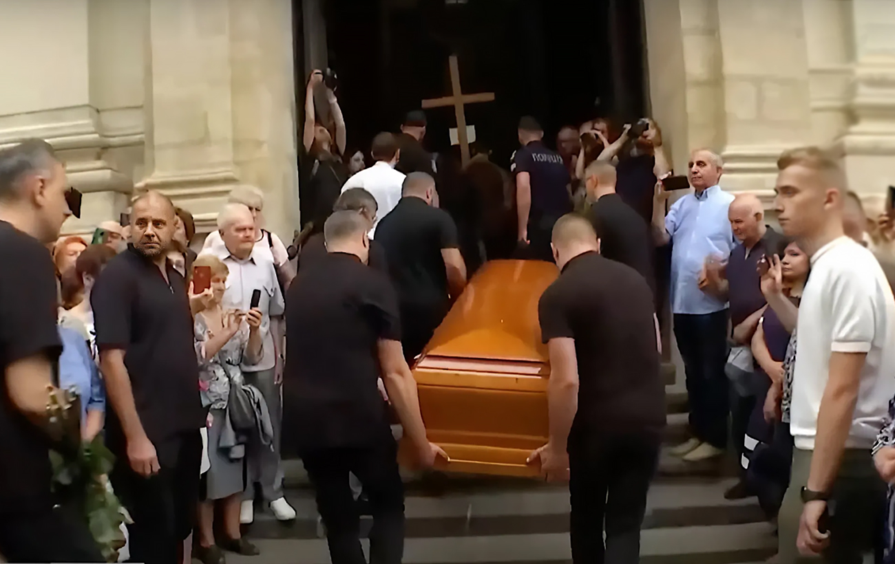 У Львові в останню путь проводжають Ірину Фаріон (фото, відео)