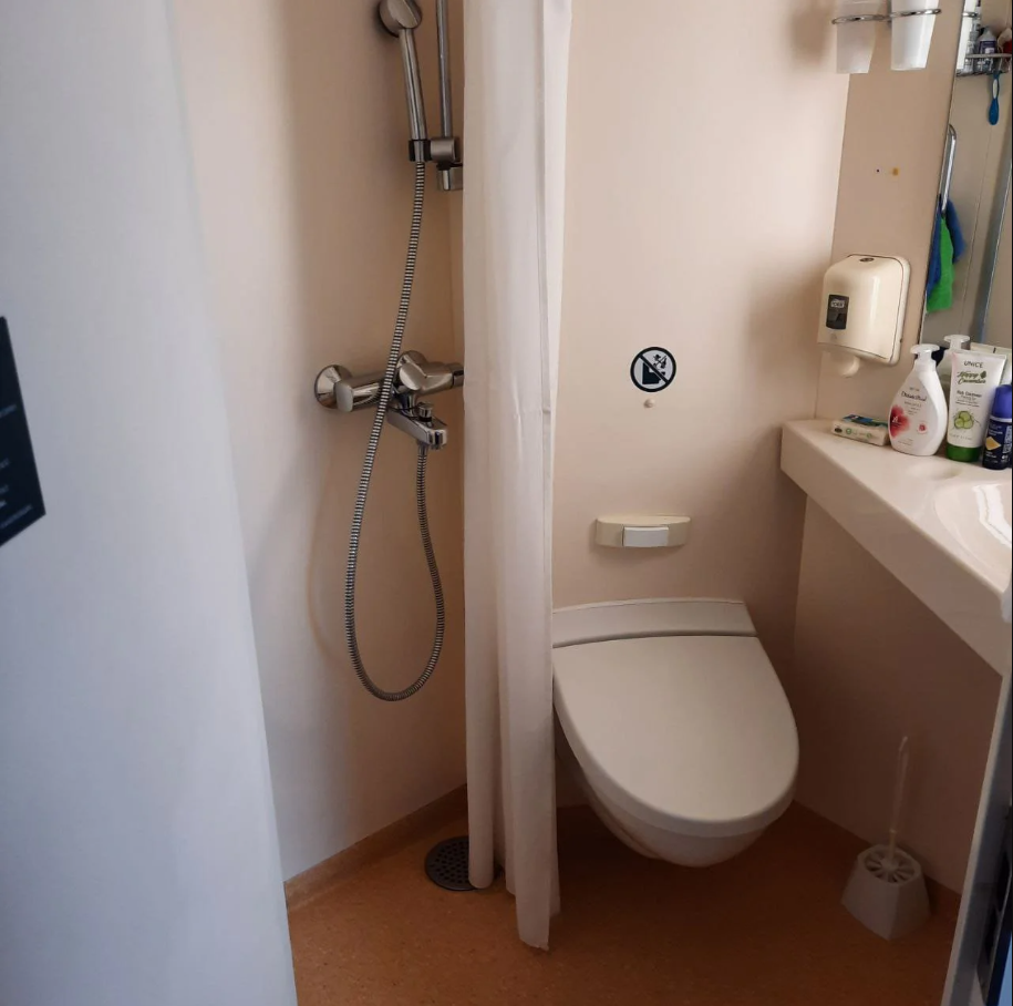 Рік у каюті. Як живеться українській біженці на кораблі в Шотландії