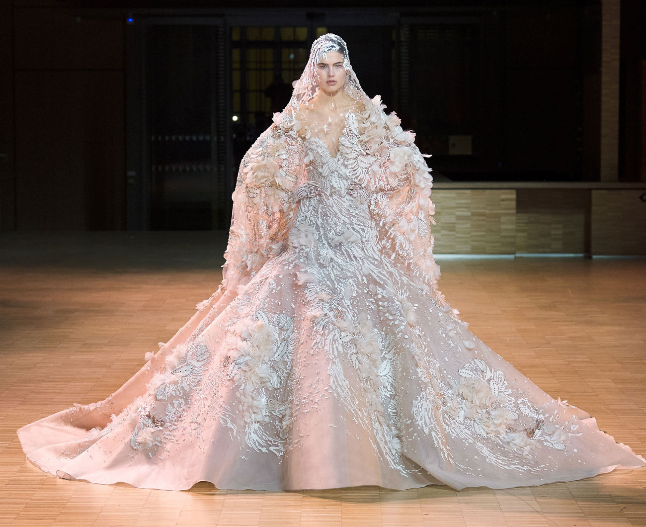 Неземна розкіш: 10 суконь з колекції Elie Saab Couture, від яких захоплює дух