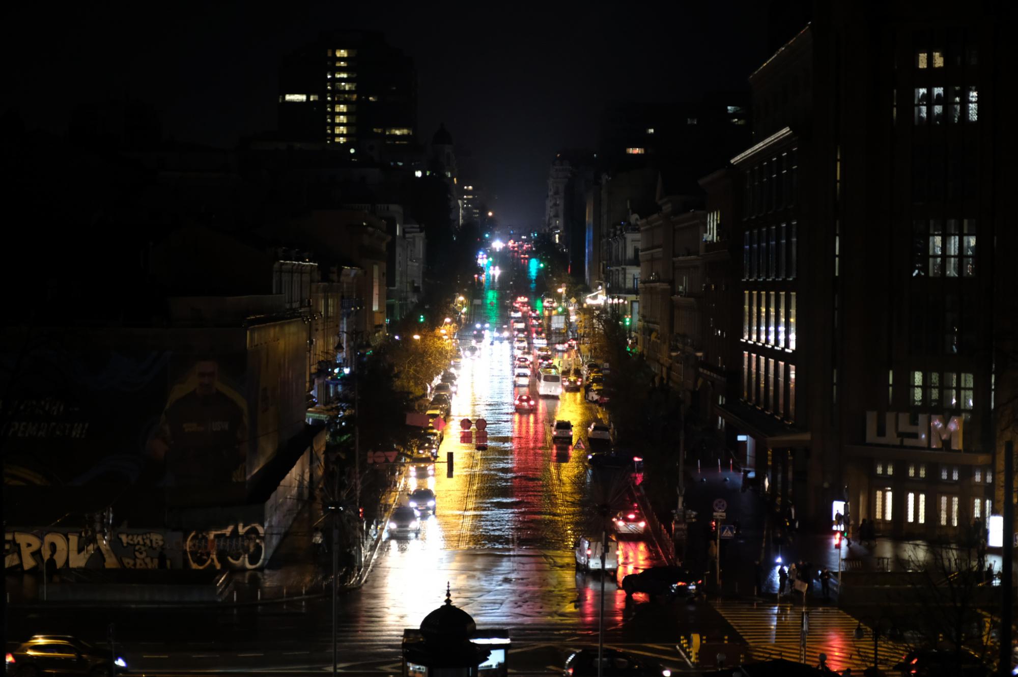 Київ поринув у темряву. Захоплюючі фото з центру, таким ви місто ще не бачили