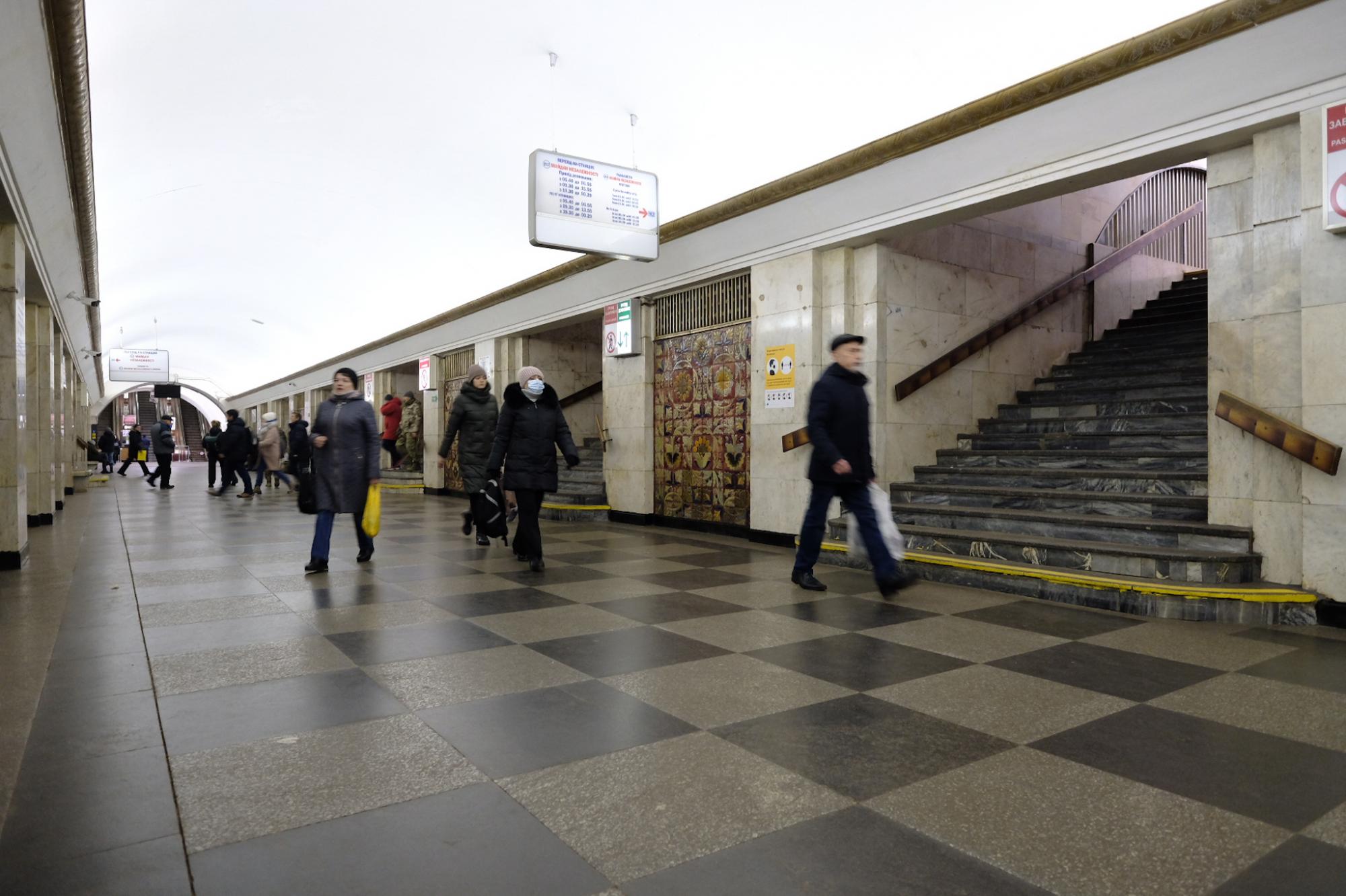 Перші фото зі станцій метро "Хрещатик" і "Майдан Незалежності", які знову працюють