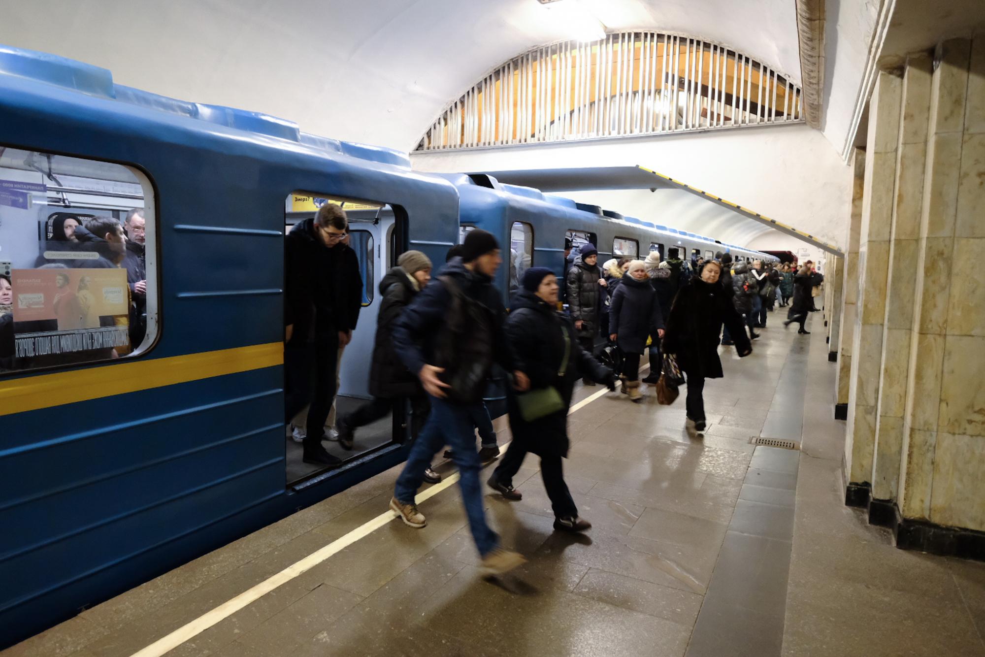 Перші фото зі станцій метро "Хрещатик" і "Майдан Незалежності", які знову працюють