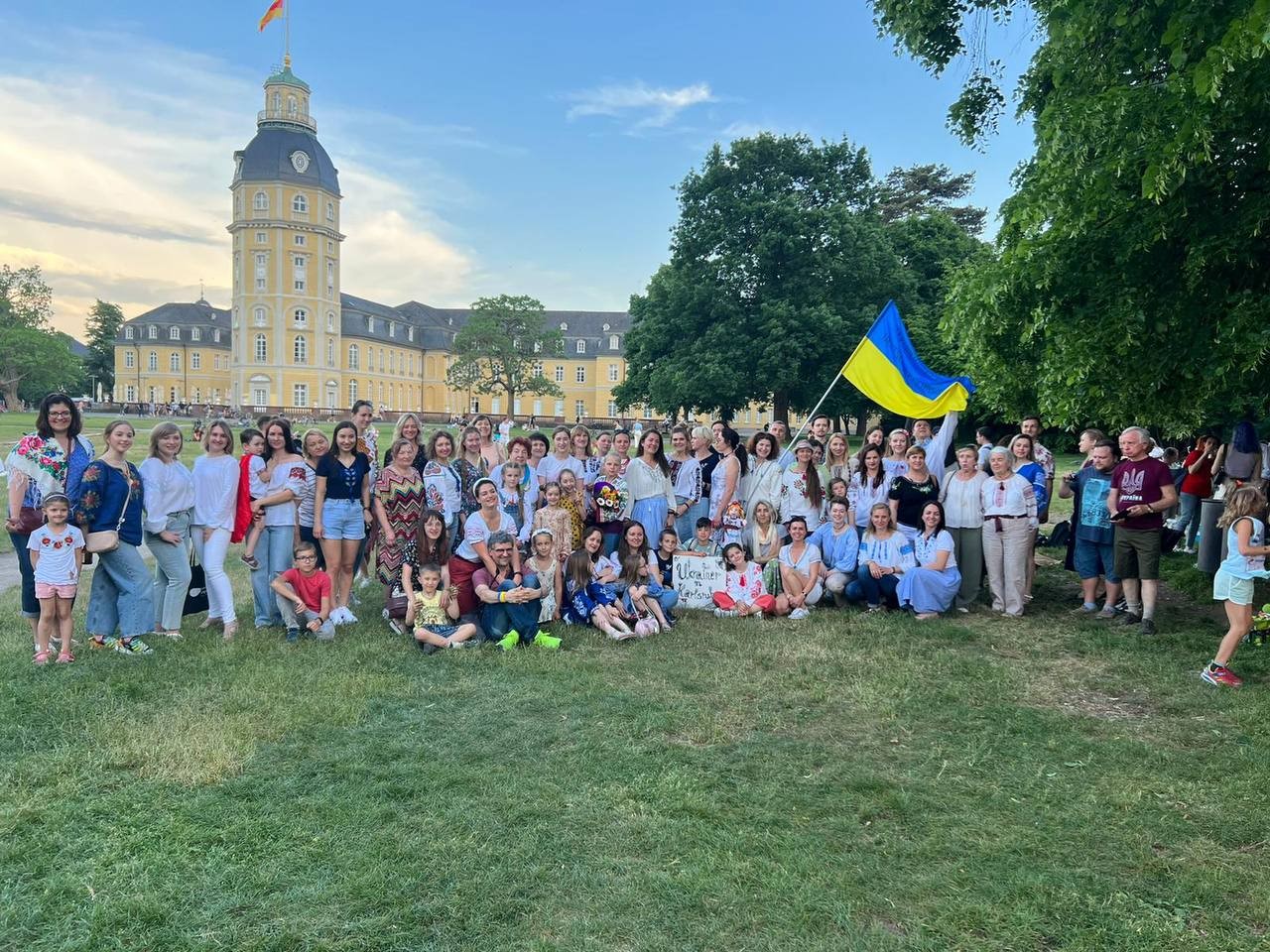 Тонны грузов. Как община в Карлсруэ организовала масштабную помощь украинцам