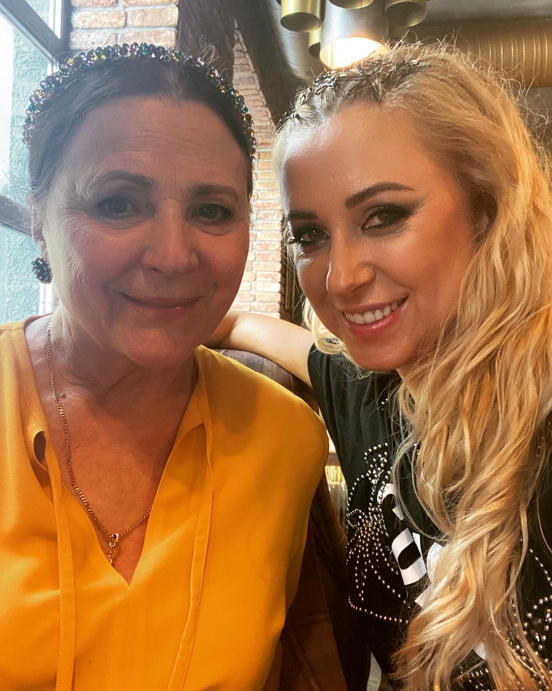 Тоня Матвієнко відповіла хейтерам, які почали поливати брудом її маму після смерті: "Беруть на себе гріх"