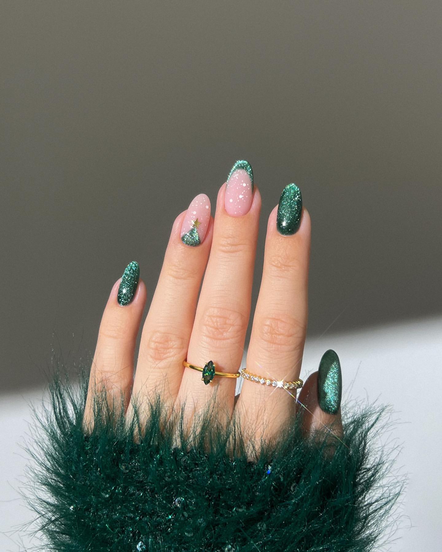 Маникюр с блестками на Рождество: яркие идеи для праздничного образа