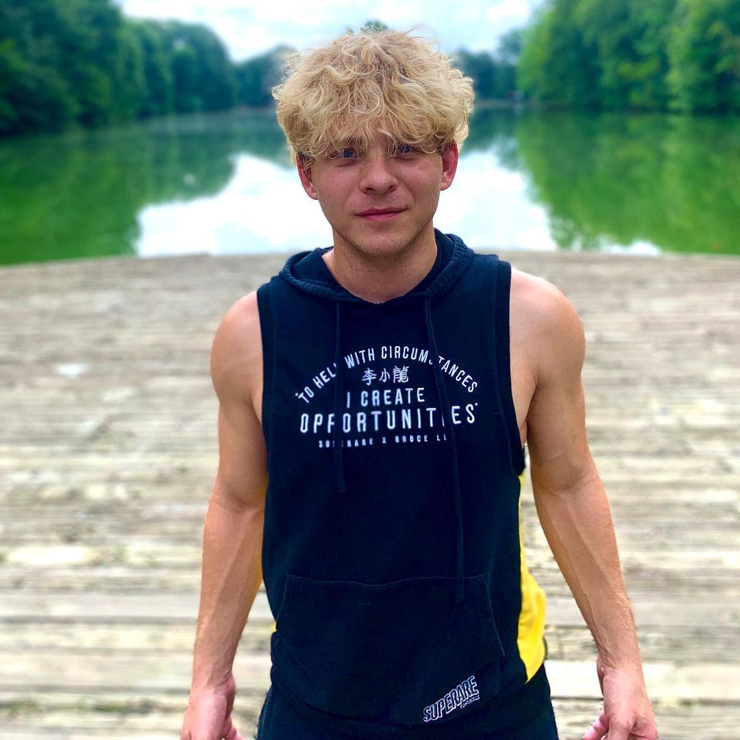 Настоящий красавец: как выглядит сейчас мальчик-ботаник из "Стюарта Литтла" (фото)