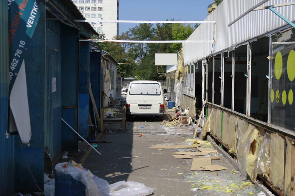 У Києві повністю "зачистили" ринок "Юність": пішла епоха (фото)