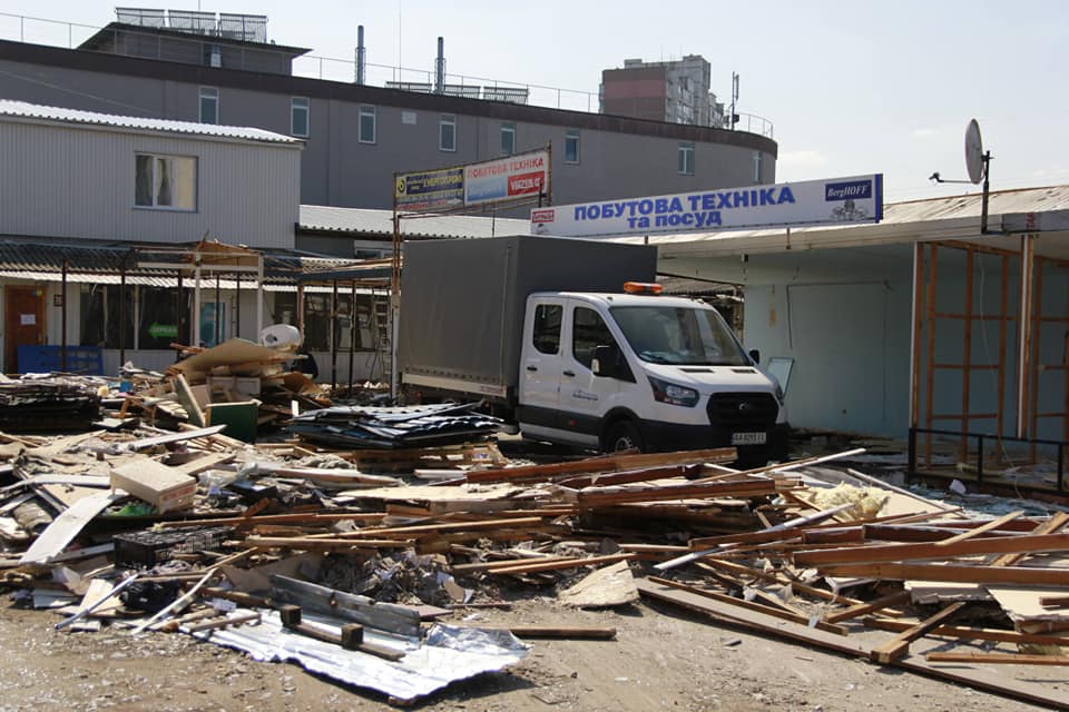 У Києві повністю "зачистили" ринок "Юність": пішла епоха (фото)