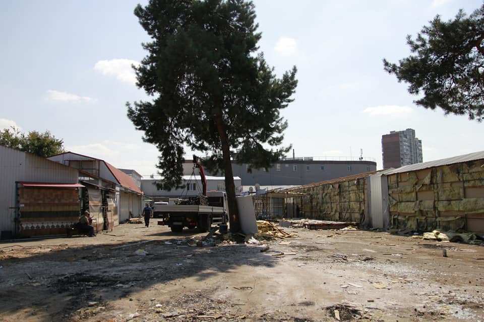 У Києві повністю "зачистили" ринок "Юність": пішла епоха (фото)