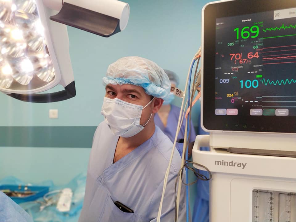 Врятували життя двом людям: у Львові вперше виконали рідкісні операції на серці крізь щілини між ребрами