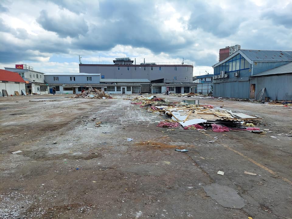 У Києві повністю "зачистили" ринок "Юність": пішла епоха (фото)