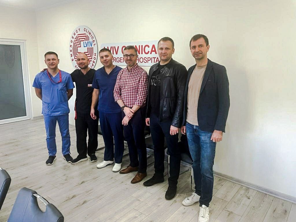 Врятували життя двом людям: у Львові вперше виконали рідкісні операції на серці крізь щілини між ребрами