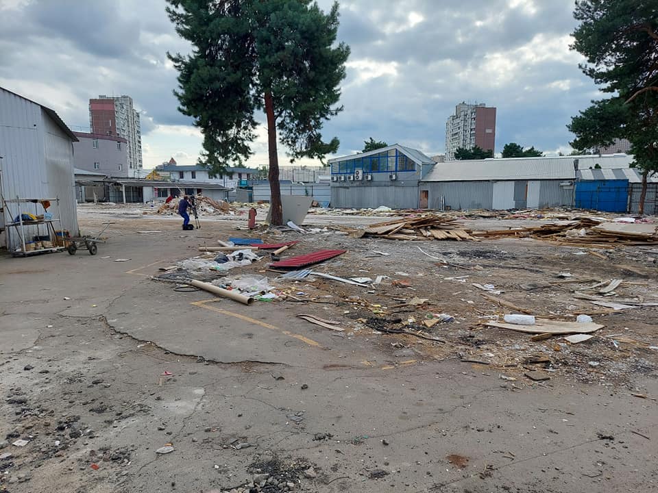 У Києві повністю "зачистили" ринок "Юність": пішла епоха (фото)