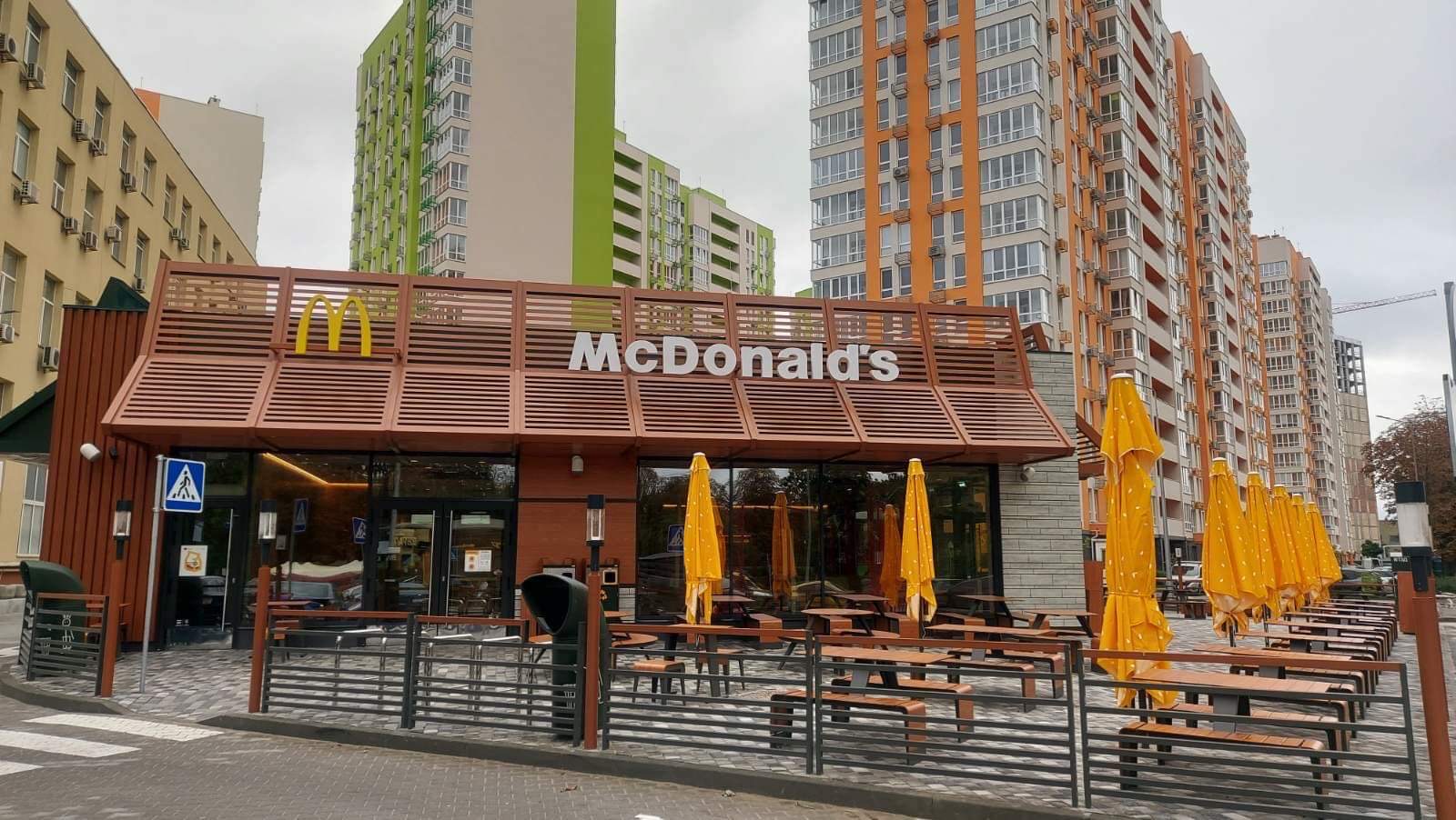В Украине открылся самый новый McDonald's: где и как он выглядит (фото)