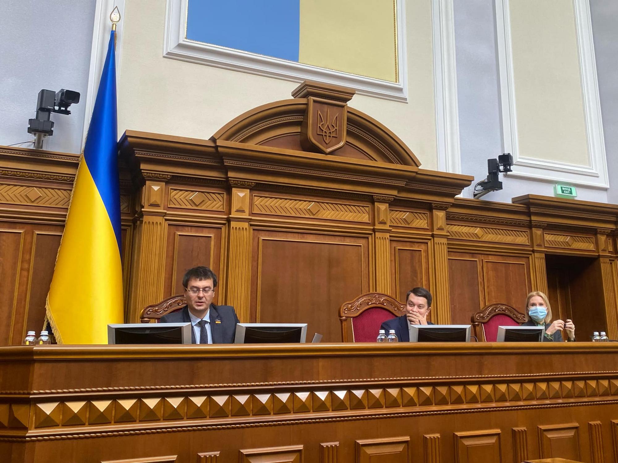 Рада начала рассматривать вопрос отставки Разумкова: онлайн