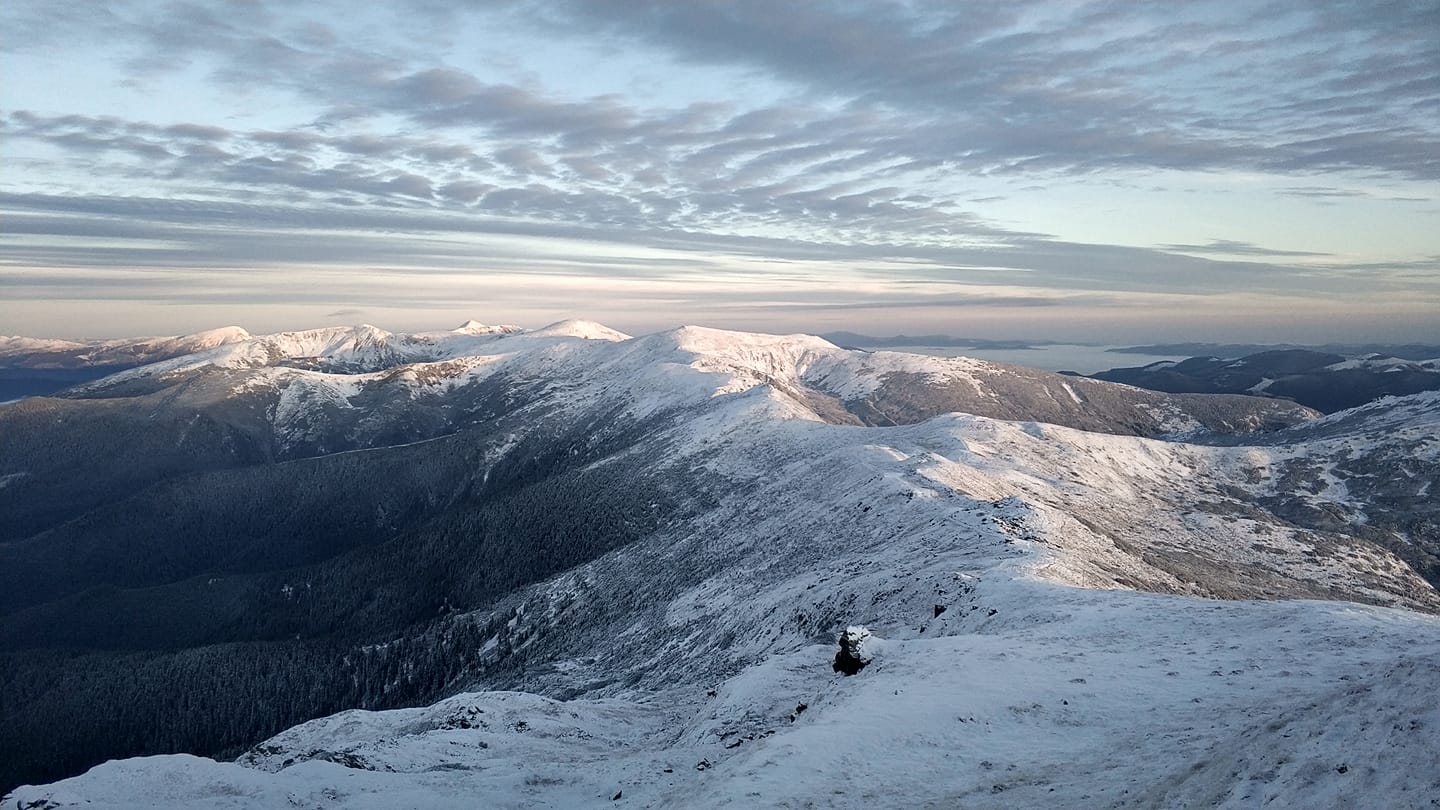 У Карпатах вже перші замети: красу засніжених гір показали на фото