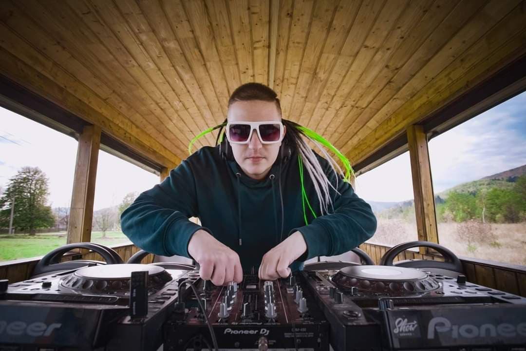 "Живем не в хоромах": Alyona Alyona откровенно рассказала об отношениях с бойфрендом