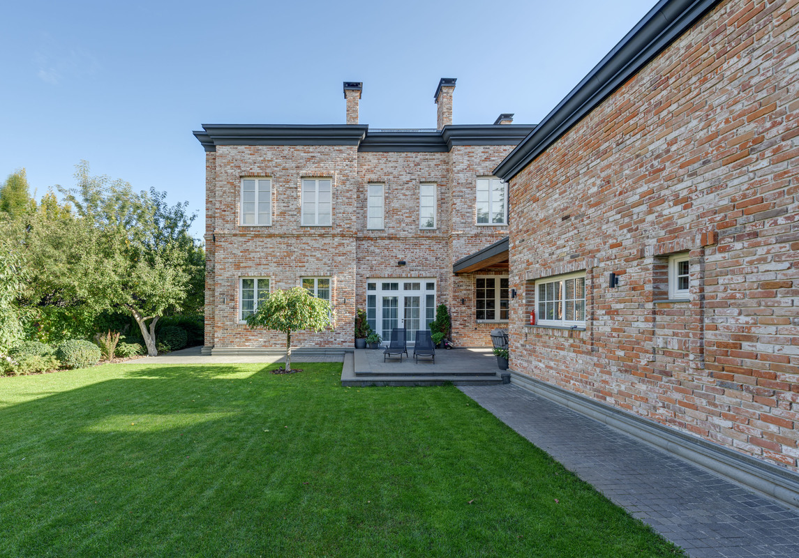 Царська цегла та американський стиль. У Києві здають будинок за понад мільйон гривень! (фото)