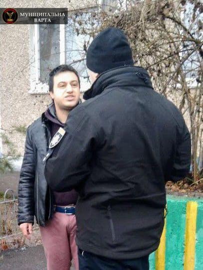 В Киеве на Троещине извращенец-иностранец приставал к женщинам в парке