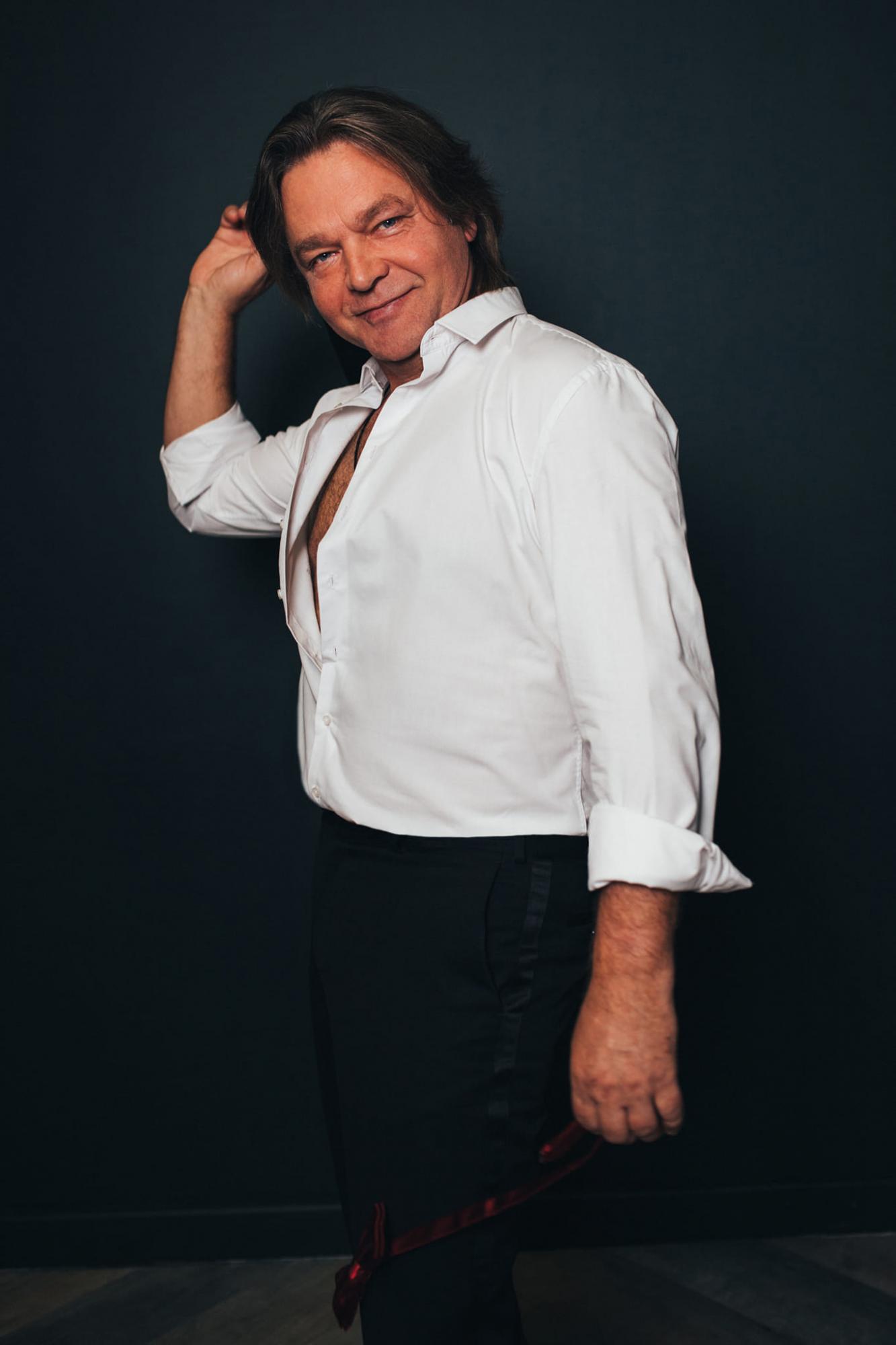 "Мы были очень близки". Украинский актер рассказал о коллеге, который чуть не разрушил его брак