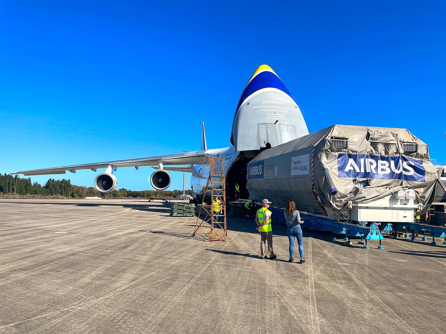 Український літак "Руслан" доправив для SpaceX турецький супутник для запуску в космос (фото)